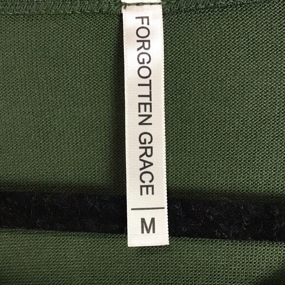 Forgotten Grace Women’s Tee Green High Low Hem Raw Edge Top Size M NWOT - Picture 9 of 10